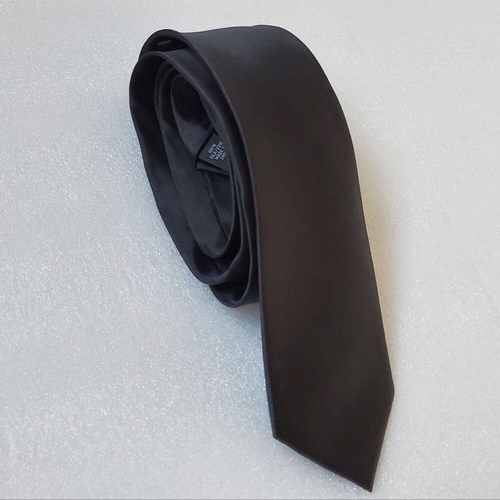 MICHAEL Michael Kors Elegant Formal Black Silk Tie - Picture 7 of 8
